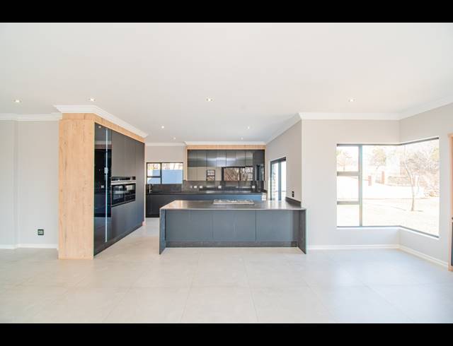 4 BEDROOM GATED ESTATE FOR SALE IN WATERLAKE FARM LIFESTYLE ESTATE